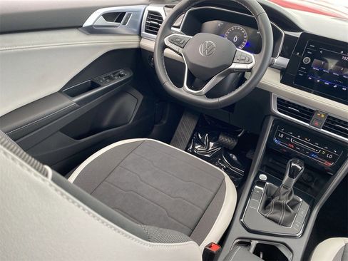 New 2025 Volkswagen Taos SE image 10