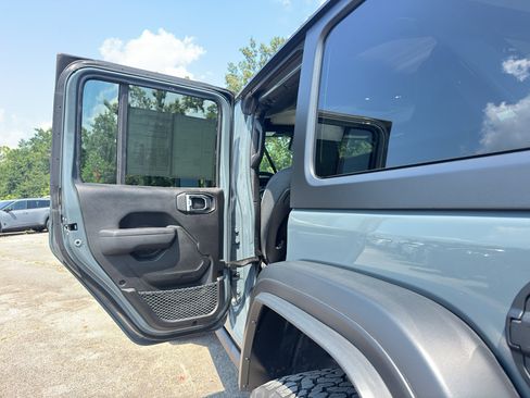 Used 2025 Jeep Wrangler Unlimited Rubicon w/ XTREMEE 35" Tire Package AWD/4WD image 19