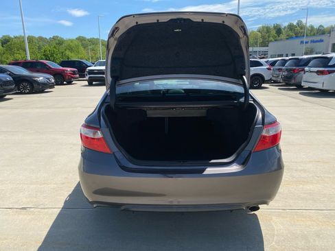 Used 2016 Toyota Camry SE image 18