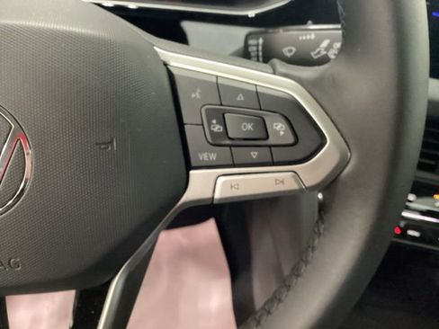 Used 2025 Volkswagen Jetta SE w/ Sunroof Package image 21