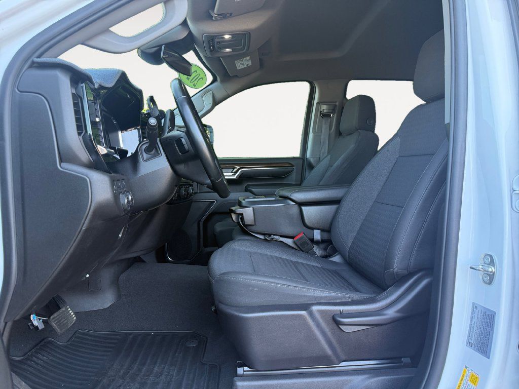 Used 2024 Chevrolet Silverado 2500 LT AWD/4WD image 9