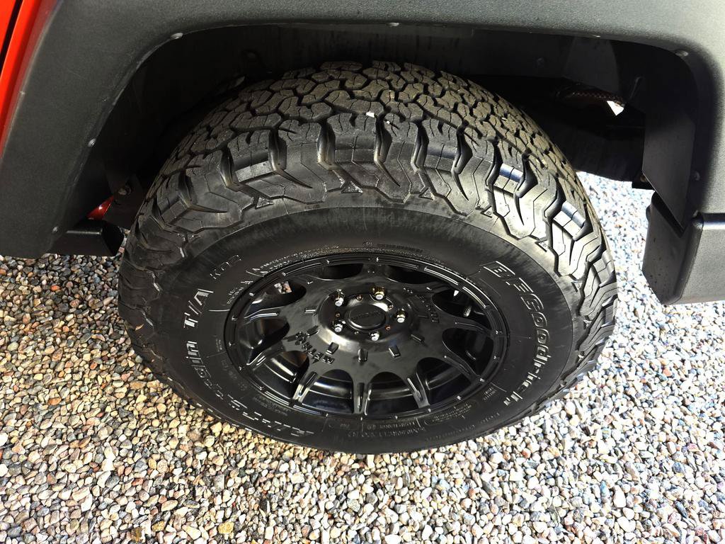 Used 2015 Jeep Wrangler Unlimited Rubicon w/ Connectivity Group AWD/4WD image 38