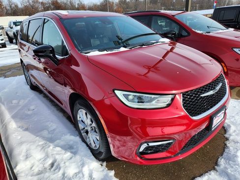 New 2026 Chrysler Pacifica Limited image 1