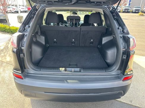 Used 2019 Jeep Cherokee Latitude w/ Popular Appearance Group FWD image 25