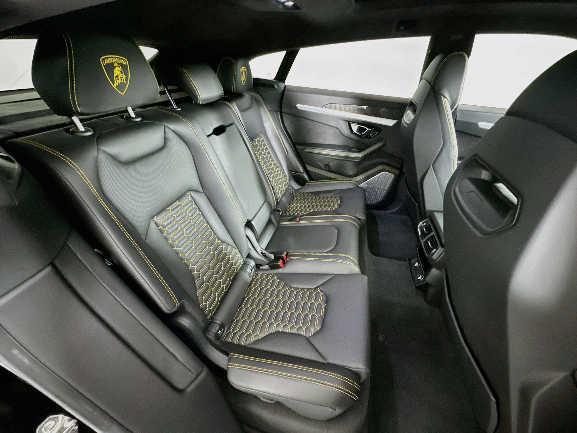 Used 2019 Lamborghini Urus AWD/4WD image 27