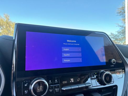 Certified 2025 Toyota Highlander Limited image 23