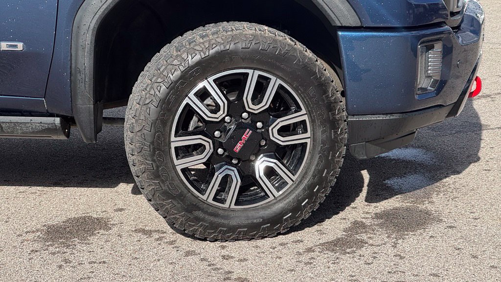 Used 2022 GMC Sierra 2500 AT4 w/ AT4 Preferred Package AWD/4WD image 7