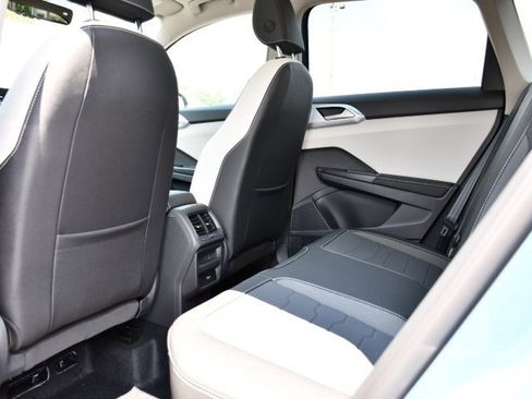 New 2025 Volkswagen Taos SE image 18