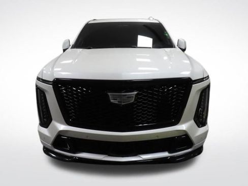 Certified 2025 Cadillac Escalade ESV V w/ LPO, ONYX Package image 9