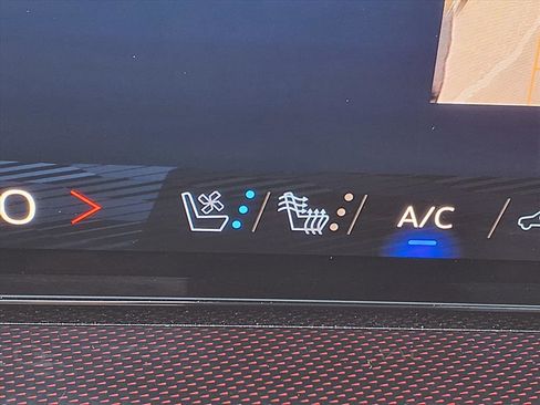 Used 2024 Chevrolet Traverse RS w/ LPO, Floor Liner Package image 5