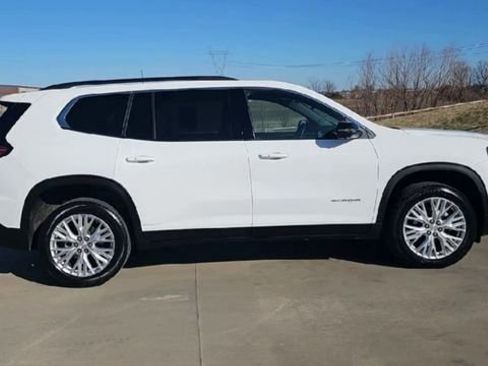 Used 2024 GMC Acadia Elevation image 9