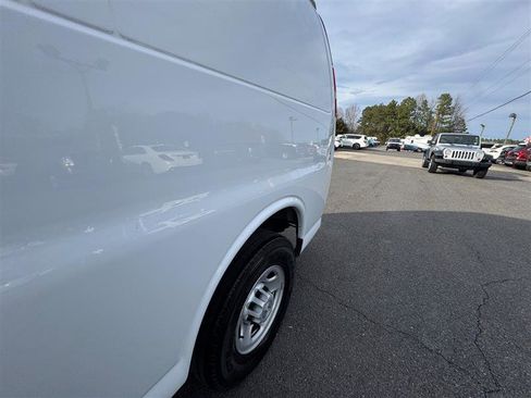 Used 2019 Chevrolet Express 3500 w/ Driver Convenience Package image 17