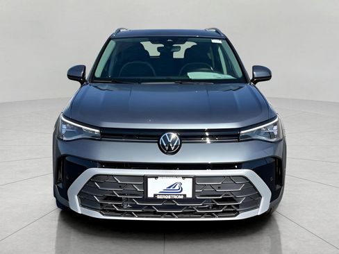 New 2025 Volkswagen Taos SE image 2