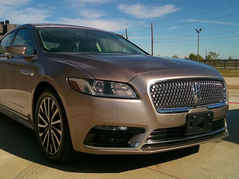 Used 2019 Lincoln Continental Select image 19