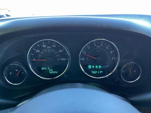 Used 2015 Jeep Wrangler Unlimited Sahara w/ Connectivity Group image 31