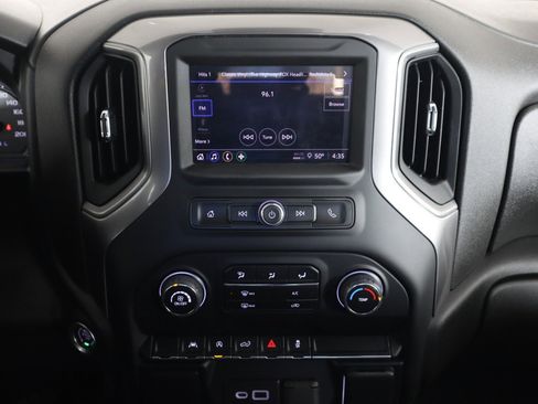 Used 2022 Chevrolet Silverado 1500 Custom image 22