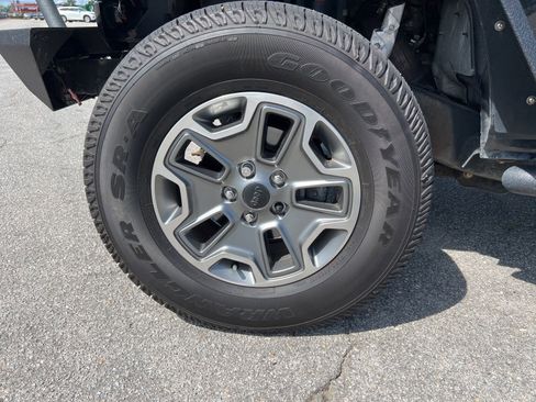 Used 2013 Jeep Wrangler Unlimited Rubicon w/ Dual Top Group AWD/4WD image 9