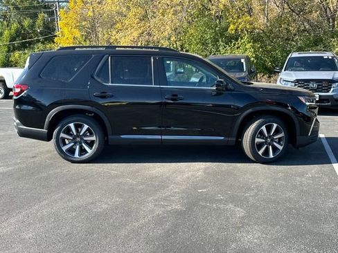 New 2025 Honda Pilot Touring image 6