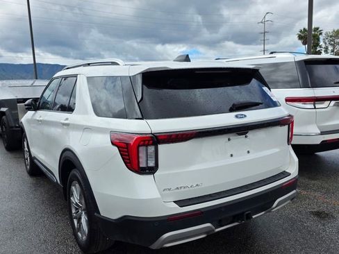 Used 2025 Ford Explorer Platinum RWD image 4