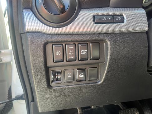 Used 2018 Nissan Titan PRO-4X image 12