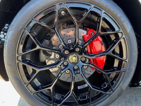 Used 2020 Lamborghini Huracan EVO image 16