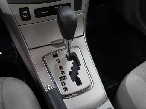 Used 2013 Toyota Corolla LE image 19