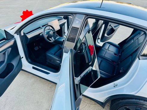 Used 2023 Tesla Model Y AWD image 25
