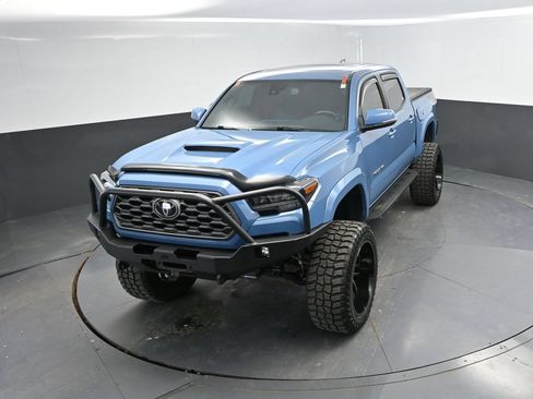 Used 2019 Toyota Tacoma TRD Sport AWD/4WD image 25
