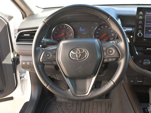 Used 2022 Toyota Camry XSE FWD image 19