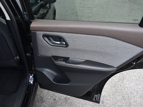 Used 2023 Nissan Rogue SV AWD/4WD image 25