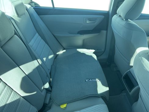 Used 2015 Toyota Camry LE image 4