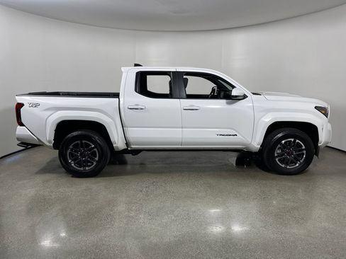 Certified 2025 Toyota Tacoma TRD Sport AWD/4WD image 2