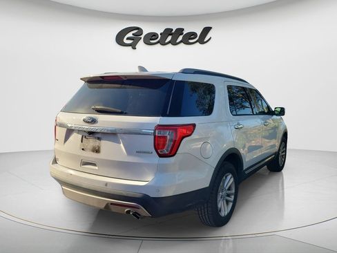 Used 2017 Ford Explorer XLT w/ Equipment Group 202A FWD image 3
