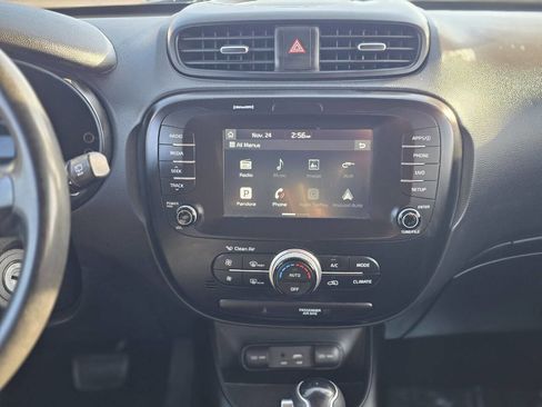 Used 2018 Kia Soul + image 15