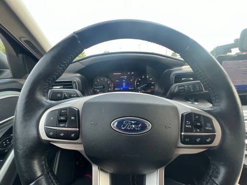 Used 2021 Ford Explorer XLT w/ Equipment Group 202A AWD/4WD image 22
