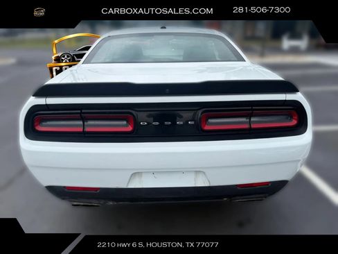 Used 2023 Dodge Challenger R/T RWD image 4