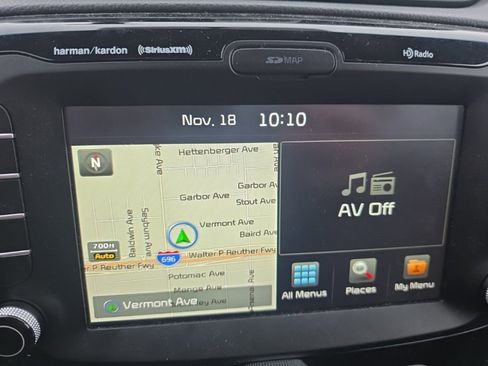 Used 2017 Kia Soul + image 11