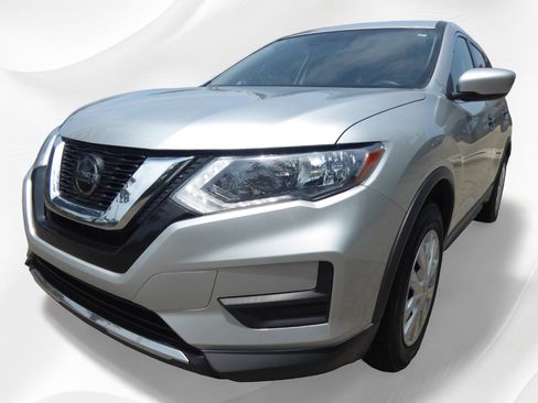 Used 2020 Nissan Rogue S image 5