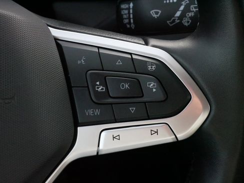 Used 2025 Volkswagen Taos SE image 25