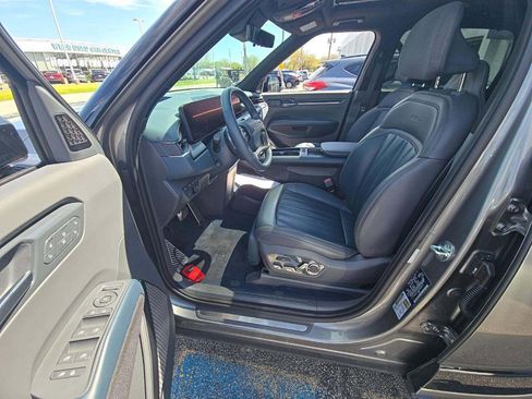 Used 2024 Kia EV9 GT-Line AWD/4WD image 2