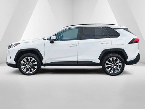 Used 2020 Toyota RAV4 XLE Premium AWD/4WD image 4