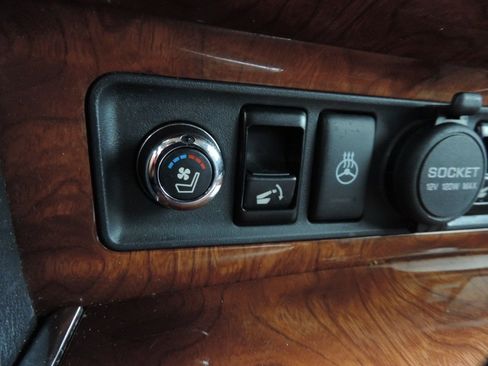 Used 2017 INFINITI QX80 2WD w/ Deluxe Technology Package image 30