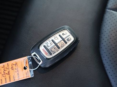 Used 2024 Chrysler Pacifica Touring-L FWD image 30