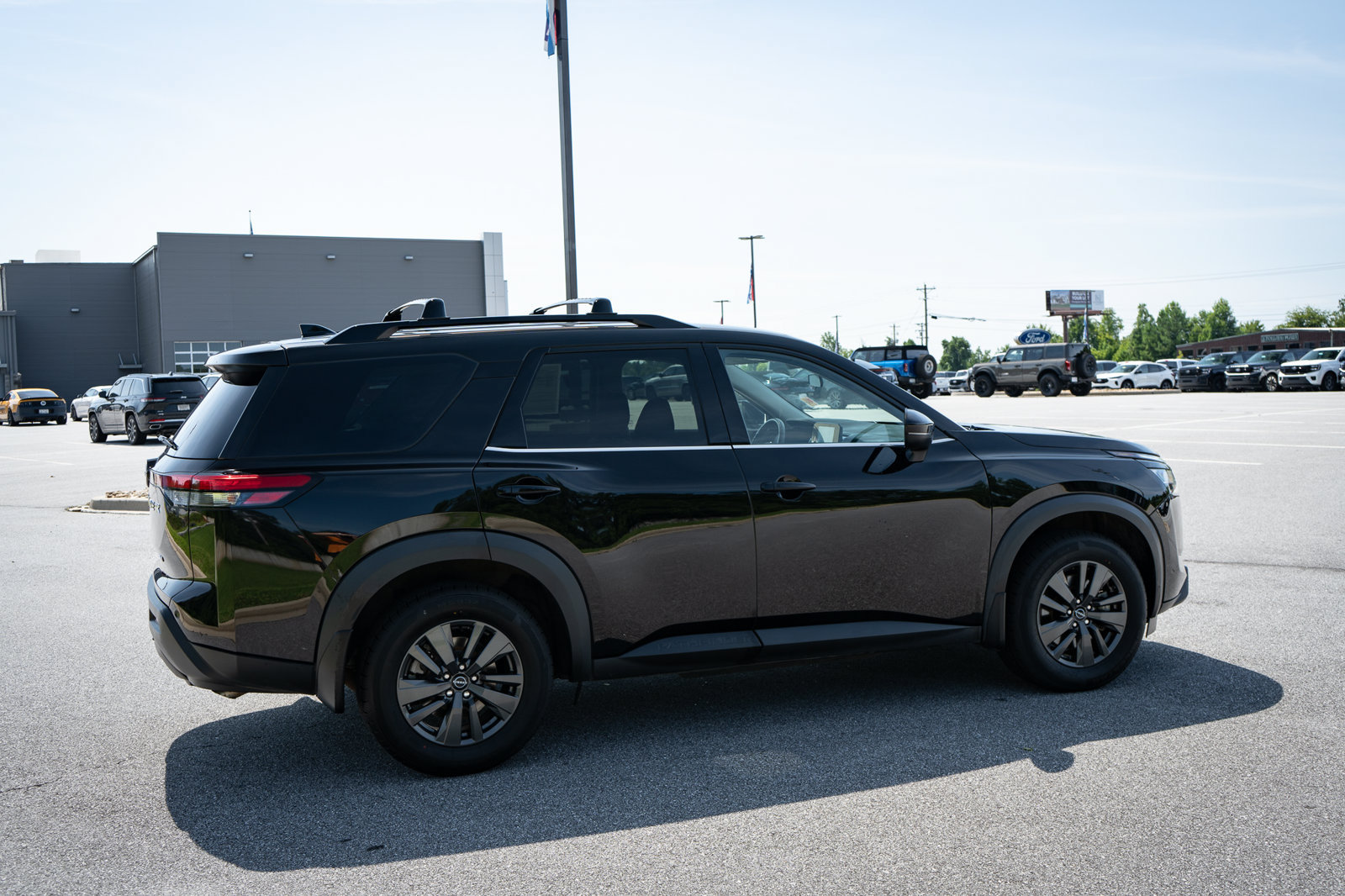Used 2022 Nissan Pathfinder SV FWD image 10