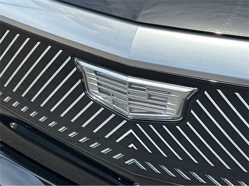 New 2025 Cadillac Optiq Luxury 1 image 33