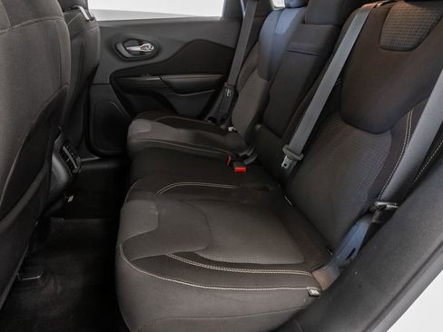 Used 2015 Jeep Cherokee Latitude w/ Comfort/Convenience Group FWD image 26