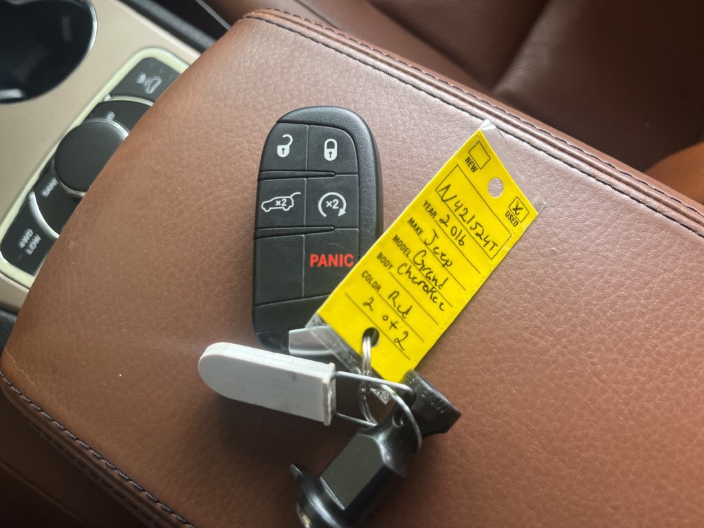 Used 2016 Jeep Grand Cherokee Summit w/ Skid Plate Group AWD/4WD image 33