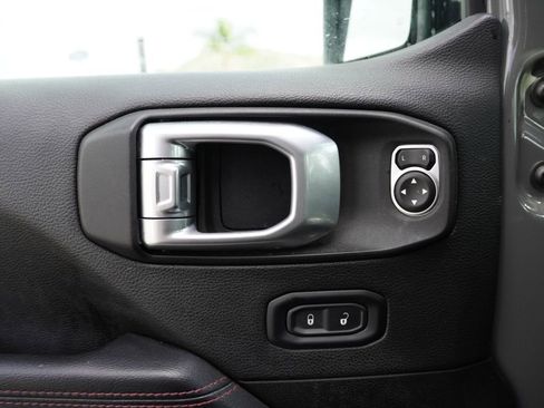 Used 2020 Jeep Gladiator Rubicon image 11