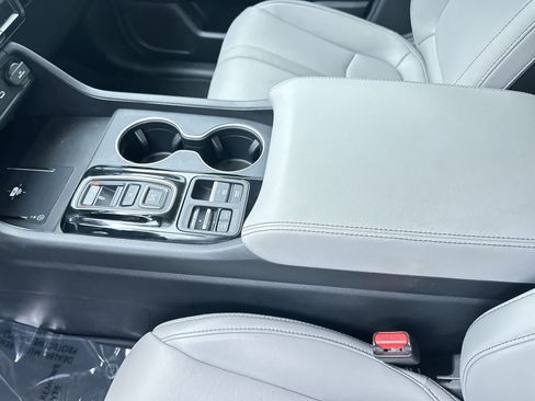 Used 2025 Honda Pilot Touring image 19