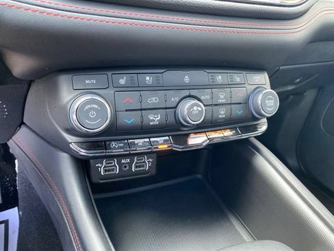 Used 2024 Dodge Durango GT AWD/4WD image 14